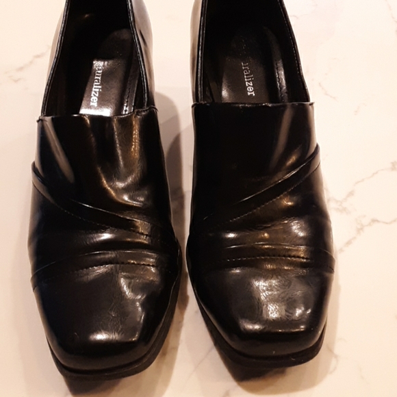 naturalizer low heel dress shoes